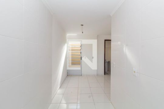 Cozinha de casa de condomínio para alugar com 2 quartos, 101m² em Vila Carmosina, São Paulo