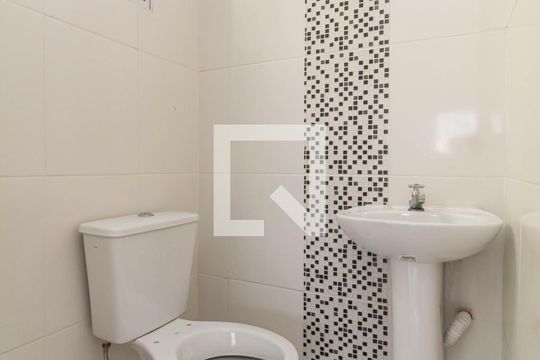 Lavabo de casa de condomínio para alugar com 2 quartos, 101m² em Vila Carmosina, São Paulo