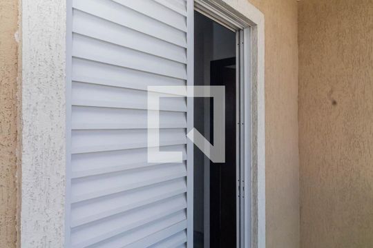 Varanda da Suíte de casa de condomínio para alugar com 2 quartos, 101m² em Vila Carmosina, São Paulo