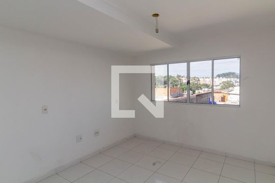 Sala de casa de condomínio para alugar com 2 quartos, 101m² em Vila Carmosina, São Paulo