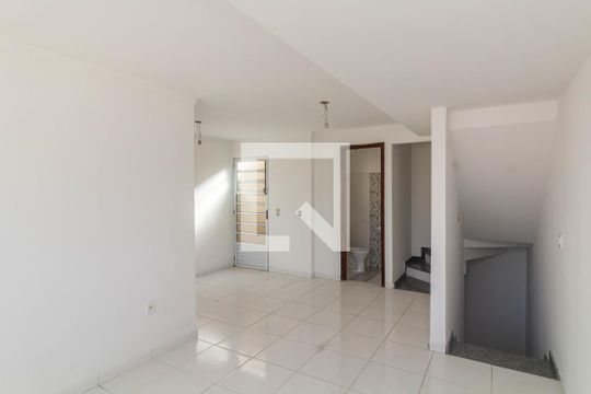 Casa de Condomínio para alugar com 2 quartos, 101m² em Vila Carmosina, São Paulo