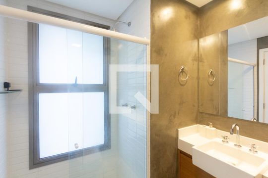 Banheiro de apartamento para alugar com 1 quarto, 55m² em Itaim Bibi, São Paulo