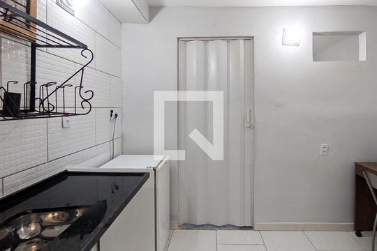 Sala/Cozinha de apartamento para alugar com 1 quarto, 20m² em Santa Efigênia, Belo Horizonte