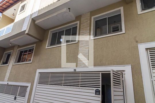 Fachada de casa de condomínio para alugar com 2 quartos, 101m² em Vila Carmosina, São Paulo