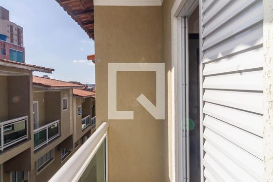 Varanda de casa de condomínio para alugar com 2 quartos, 101m² em Vila Carmosina, São Paulo