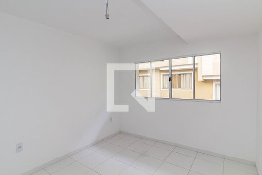 Sala de casa de condomínio para alugar com 2 quartos, 101m² em Vila Carmosina, São Paulo