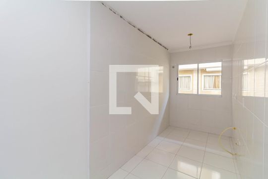 Cozinha de casa de condomínio para alugar com 2 quartos, 101m² em Vila Carmosina, São Paulo