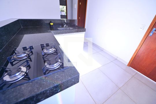 Sala/Cozinha de casa para alugar com 3 quartos, 80m² em Chácaras Califórnia, Goiânia