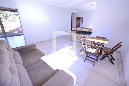 Sala/Cozinha de casa para alugar com 3 quartos, 80m² em Chácaras Califórnia, Goiânia