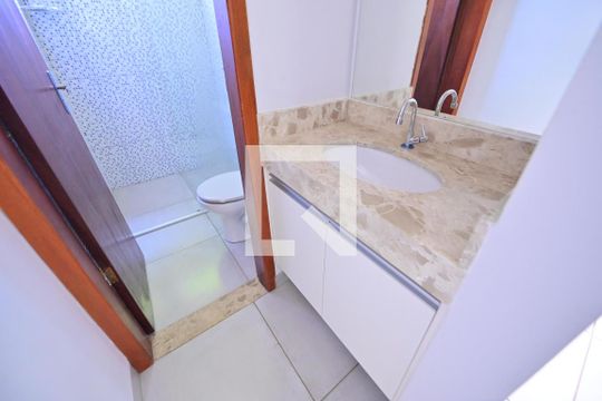 Banheiro de casa para alugar com 3 quartos, 80m² em Chácaras Califórnia, Goiânia