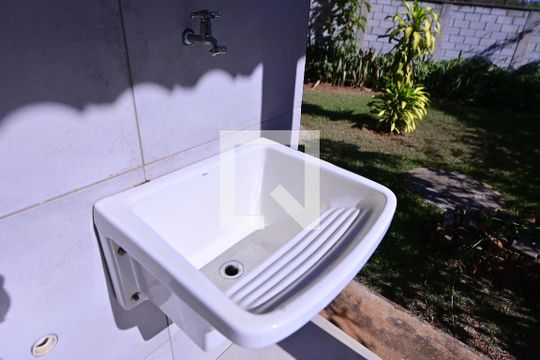 Área de Serviço de casa para alugar com 3 quartos, 80m² em Chácaras Califórnia, Goiânia