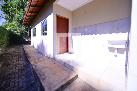 Área comum de casa para alugar com 3 quartos, 80m² em Chácaras Califórnia, Goiânia