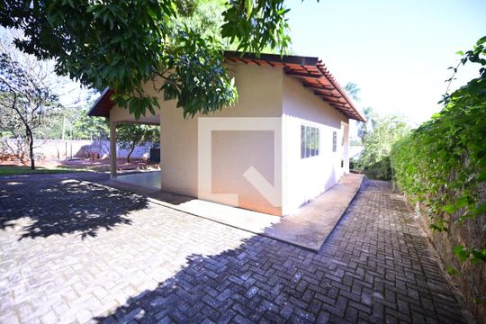 Área comum de casa para alugar com 3 quartos, 80m² em Chácaras Califórnia, Goiânia