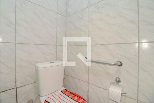 Banheiro de casa à venda com 2 quartos, 340m² em Partenon, Porto Alegre