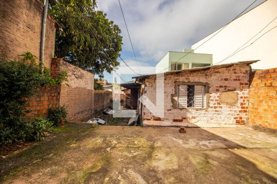 Pátio de casa à venda com 2 quartos, 340m² em Partenon, Porto Alegre