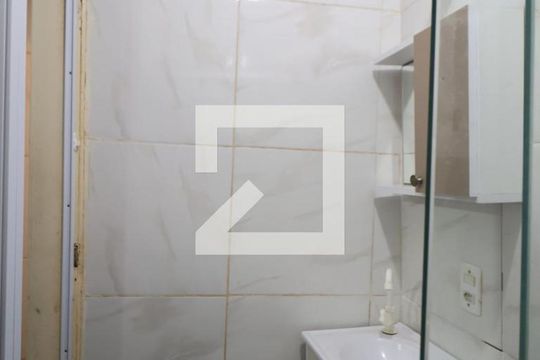 Banheiro de kitnet/studio para alugar com 1 quarto, 26m² em Rio Branco, Canoas