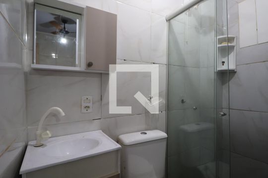 Banheiro de kitnet/studio para alugar com 1 quarto, 26m² em Rio Branco, Canoas