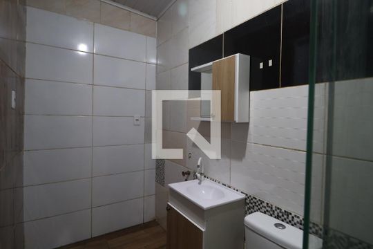 Banheiro de kitnet/studio para alugar com 1 quarto, 26m² em Rio Branco, Canoas