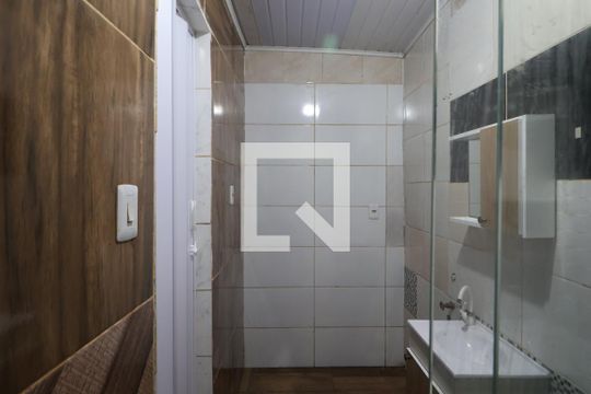 Banheiro de kitnet/studio para alugar com 1 quarto, 26m² em Rio Branco, Canoas