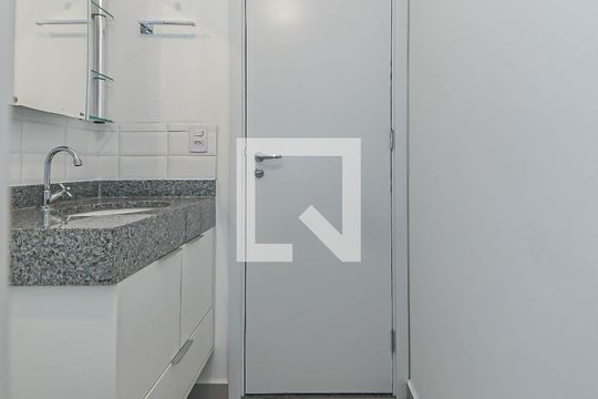 Banheiro de kitnet/studio à venda com 1 quarto, 25m² em Campo Belo, São Paulo