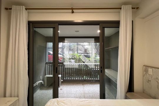 Varanda de kitnet/studio para alugar com 1 quarto, 25m² em Sumarezinho, São Paulo