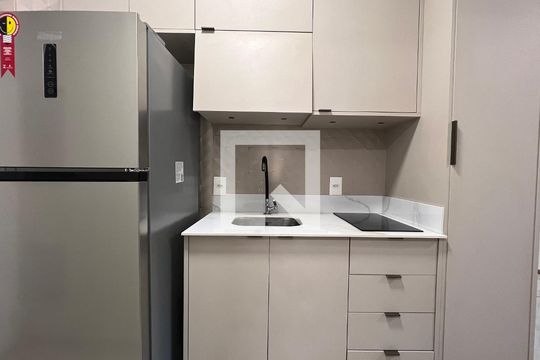 Cozinha de kitnet/studio para alugar com 1 quarto, 25m² em Sumarezinho, São Paulo