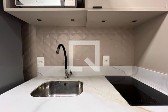 Cozinha de kitnet/studio para alugar com 1 quarto, 25m² em Sumarezinho, São Paulo