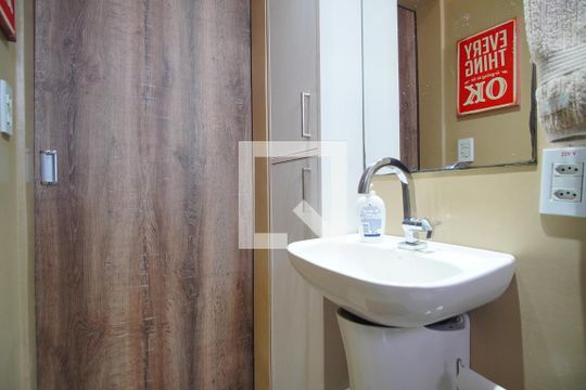 Banheiro Corredor de apartamento à venda com 1 quarto, 30m² em Moinhos de Vento, Porto Alegre