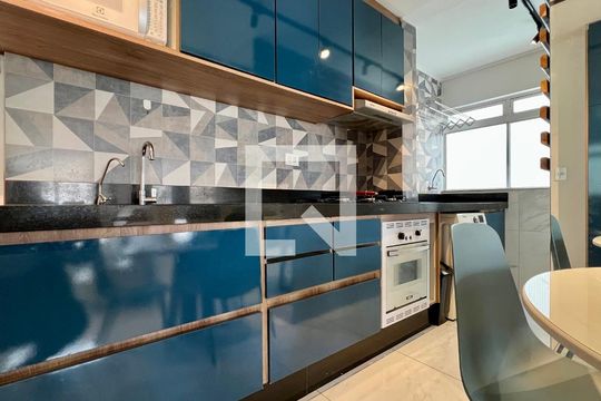 Cozinha de apartamento para alugar com 1 quarto, 40m² em Cerqueira César, São Paulo