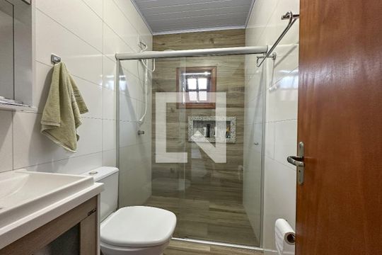 Banheiro da Suíte de casa para alugar com 2 quartos, 90m² em São José, São Leopoldo