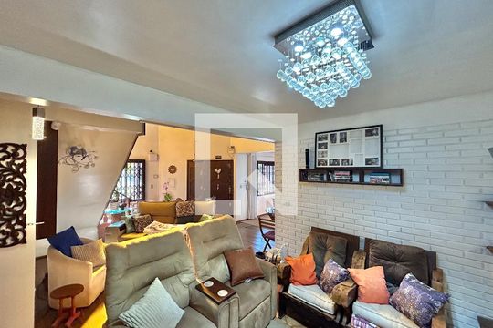 Sala de casa à venda com 4 quartos, 265m² em Feitoria, São Leopoldo