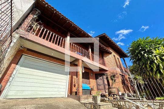 Fachada de casa à venda com 4 quartos, 265m² em Feitoria, São Leopoldo