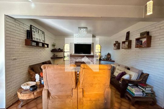 Casa à venda com 4 quartos, 265m² em Feitoria, São Leopoldo