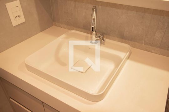 Banheiro de kitnet/studio à venda com 1 quarto, 31m² em Vila Clementino, São Paulo