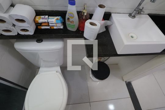 Banheiro de apartamento à venda com 2 quartos, 41m² em Rio Branco, Canoas
