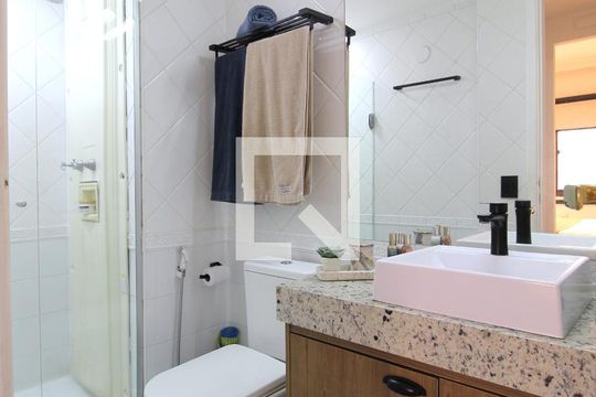 Banheiro de apartamento para alugar com 1 quarto, 35m² em Vila Olímpia, São Paulo