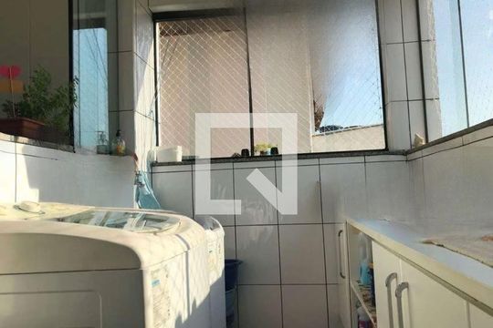 Lavanderia de casa para alugar com 3 quartos, 240m² em Jardim Ester, São Paulo