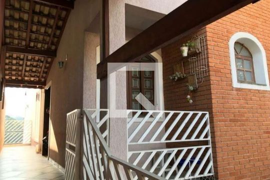 Quintal de casa para alugar com 3 quartos, 240m² em Jardim Ester, São Paulo