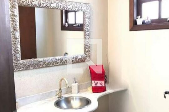 Banheiro de casa para alugar com 3 quartos, 240m² em Jardim Ester, São Paulo