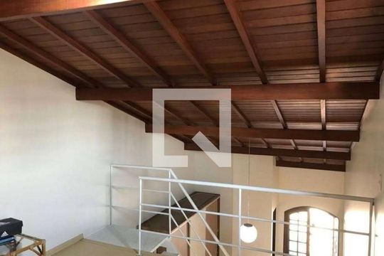 Corredor de casa para alugar com 3 quartos, 240m² em Jardim Ester, São Paulo