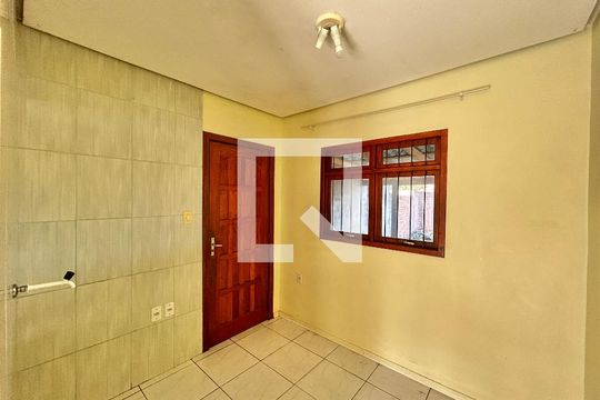 Cozinha de casa para alugar com 2 quartos, 80m² em Scharlau, São Leopoldo
