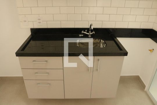 Cozinha de apartamento para alugar com 2 quartos, 37m² em Água Branca, São Paulo