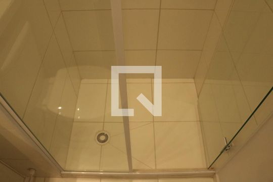 Banheiro de apartamento para alugar com 2 quartos, 37m² em Água Branca, São Paulo