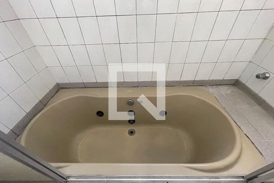 Banheiro 2 de casa à venda com 3 quartos, 200m² em Jardim Peri Peri, São Paulo