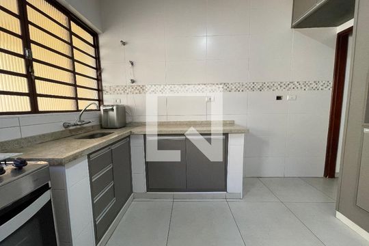 Cozinha de casa à venda com 3 quartos, 200m² em Jardim Peri Peri, São Paulo