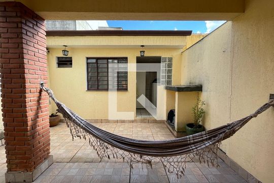 Quintal de casa à venda com 3 quartos, 200m² em Jardim Peri Peri, São Paulo