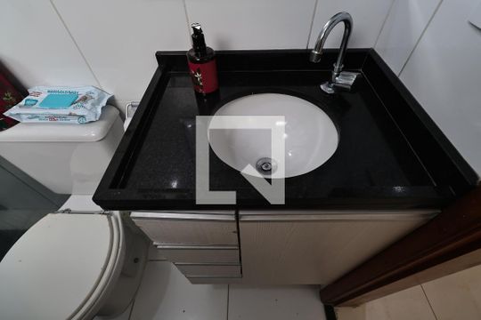 Banheiro de apartamento à venda com 2 quartos, 51m² em Vila Aquilino, Santo André