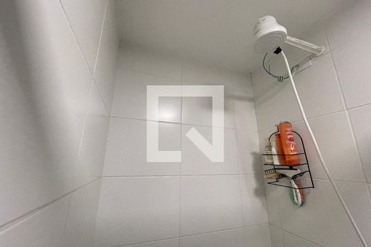 Banheiro de apartamento à venda com 1 quarto, 38m² em Ferreira, São Paulo