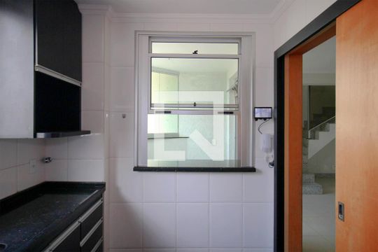 Cozinha de apartamento para alugar com 3 quartos, 150m² em Esplanada, Belo Horizonte