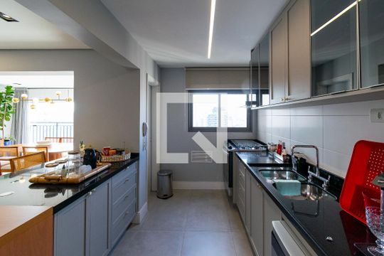 Cozinha de apartamento para alugar com 3 quartos, 240m² em Jardim Prudência, São Paulo
